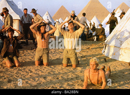 GALLIPOLI 1981 verbundenen Rand Film mit kniend Zentrum, Mel Gibson und Mark Lee Stockfoto