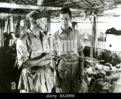 BRIDGE ON THE RIVER KWAI 1957 Columbia Film mit Alec Guinness auf der linken Seite Stockfoto