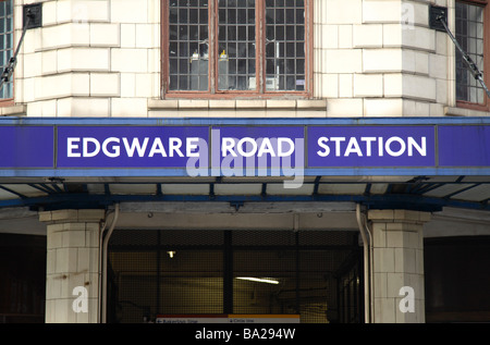 Der Baldachin über dem Haupteingang an der u-Bahnstation Edgware Road, London, UK. Stockfoto