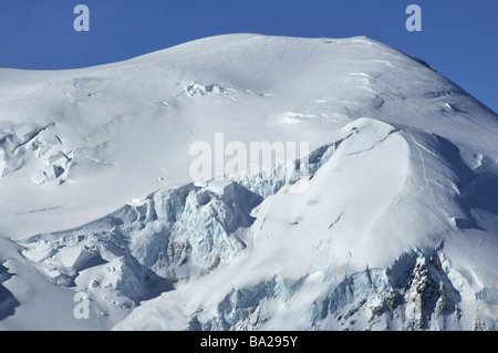 Gletscher und Eis Seracs unter eine frische Schicht Schnee auf den Dome du Gouter in den französischen Alpen-Blöcke Stockfoto