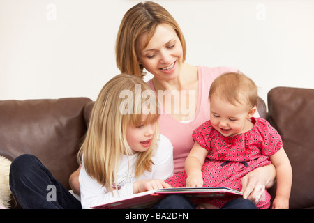 Mutter und Töchter Buch Stockfoto