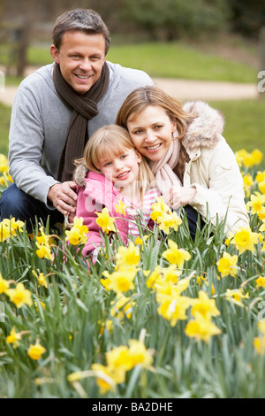 Familiengruppe In Narzissen Stockfoto