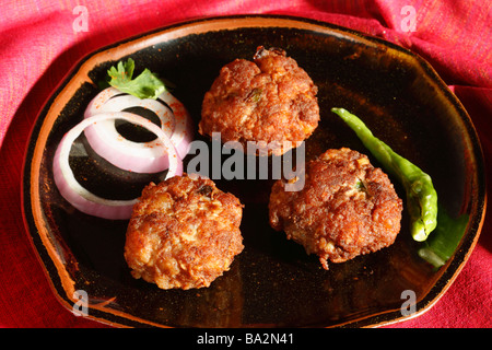 Kacche Kebab ist eine Art von Döner von Hyderabadi Cuisine die Keema Besan und Ei hergestellt wird Stockfoto