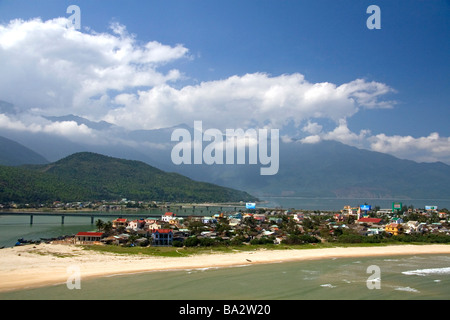 Küstenstadt von Lang Co in Vietnam Stockfoto