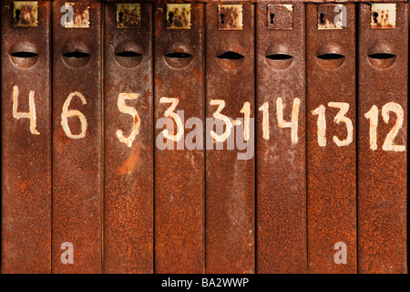 Rostige Mail Boxen Nahaufnahme. Stockfoto