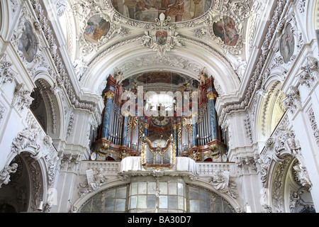 Innenraum der Kirche St. Maria und Johannes im Kloster Waldsassen Oberpfalz Bayern Deutschland Stockfoto