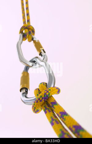 Karabiner Twist-Achtung immer HMS Serie half mast werfen Schutz Karabiner Schutz-Karabiner Anker-Sting Seil Stockfoto