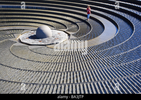 Australien Sydney Darling Harbour Gezeiten Kaskaden Detail Kind New-South.Wales Brunnen-Einbau Brunnen symbol Spiralform Stockfoto