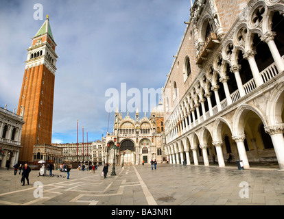 St Mark's Basilika, der Campanile und Dogenpalast, St Mark's Square, in Venedig, Italien. Stockfoto