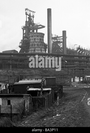 70er Jahre, schwarz / weiß Foto, Wirtschaft, Stahlindustrie, Hochofen A in Oberhausen, Operator bei dieser Zeit Hüttenwerke Oberhausen AG, HOAG, Lauben, D-Oberhausen, Ruhrgebiet, Nordrhein-Westfalen Stockfoto