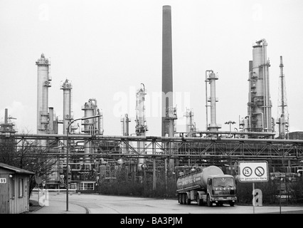 70er Jahre, schwarz / weiß Foto, Wirtschaft, Petrochemie, Öl-Raffinerie der Ruhr Oel in Gelsenkirchen-Scholven, Betreiber BP Gelsenkirchen GmbH, zum Zeitpunkt der Bild 1979 Veba Oel AG und Chemische Werke Hüls AG, D-Gelsenkirchen, D-Gelsenkirchen-Scholven, Ruhrgebiet, Nordrhein-Westfalen Stockfoto