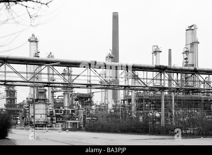 70er Jahre, schwarz / weiß Foto, Wirtschaft, Petrochemie, Öl-Raffinerie der Ruhr Oel in Gelsenkirchen-Scholven, Betreiber BP Gelsenkirchen GmbH, zum Zeitpunkt der Bild 1979 Veba Oel AG und Chemische Werke Hüls AG, D-Gelsenkirchen, D-Gelsenkirchen-Scholven, Ruhrgebiet, Nordrhein-Westfalen Stockfoto