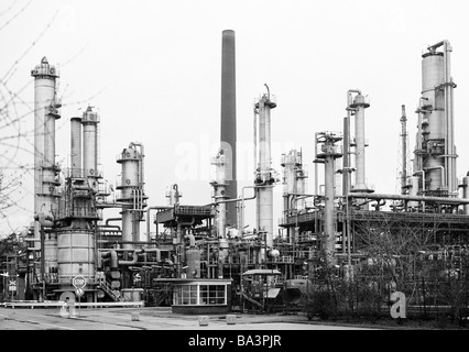 70er Jahre, schwarz / weiß Foto, Wirtschaft, Petrochemie, Öl-Raffinerie der Ruhr Oel in Gelsenkirchen-Scholven, Betreiber BP Gelsenkirchen GmbH, zum Zeitpunkt der Bild 1979 Veba Oel AG und Chemische Werke Hüls AG, D-Gelsenkirchen, D-Gelsenkirchen-Scholven, Ruhrgebiet, Nordrhein-Westfalen Stockfoto