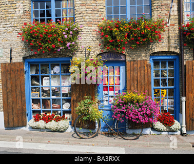 FRANKREICH BERGUES MARCHE AUX FROMAGES TAVERNE LE BRUEGEL Stockfoto