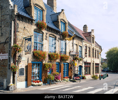 FRANKREICH BERGUES MARCHE AUX FROMAGES TAVERNE LE BRUEGEL Stockfoto