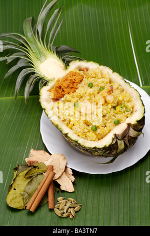 Gebratener Reis mit Ananas Stockfoto