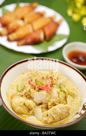 Gebratene Krabben mit Curry-Sauce rühren Stockfoto