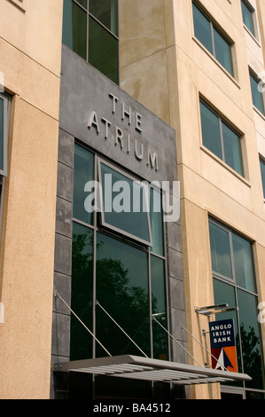 Ein Zweig der Anglo Irish Bank im Atrium in Waterford Stockfoto