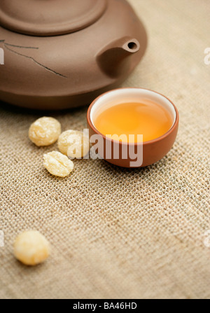 Chinesischer Tee und kandierten Lotus Samen hautnah Stockfoto