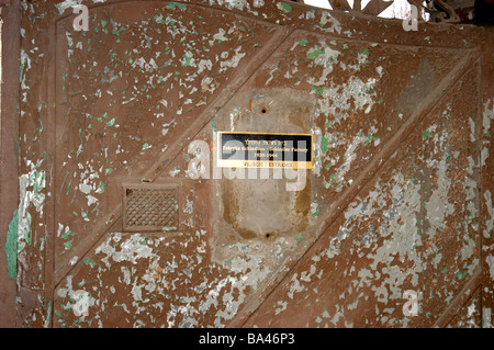 Das Tribut-Schild an der ursprünglichen Fabrik für Oscar Schindler gegründet, um die Juden aus den Konzentrationslagern in Krakau zu retten Stockfoto