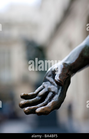 Detail des Jean de Fiennes Hand Statue von Rodin ausgestellt im Freien von Sevilla autonome Gemeinschaft Andalusien Süd Stockfoto