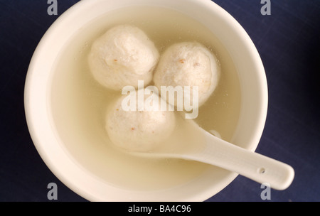 Fisch ball Suppe Stockfoto