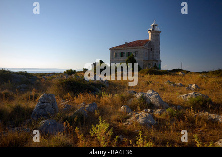 Leuchtturm auf einer kleinen Insel Trstenik zwischen den Inseln Cres und Rab Adria, Kroatien, Europa Stockfoto