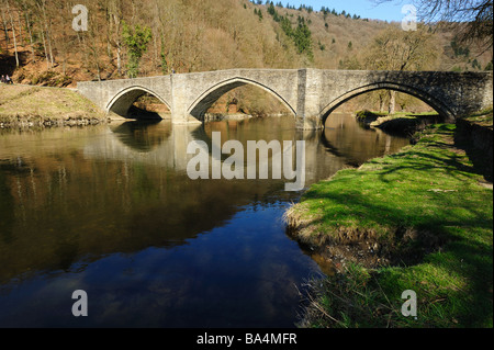 Brücke und Fluss Landschaft in Bouillon Ardennen Belgien Stockfoto