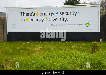 ClearChannel Werbung Reklametafel für BP auf Horten in Newport South Wales UK Stockfoto