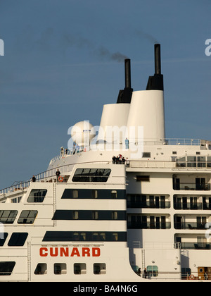 Cunard Queen Mary 2 verlässt Southampton UK Stockfoto