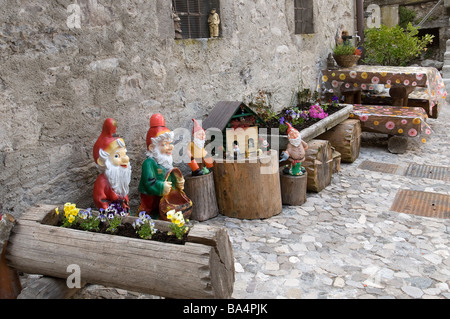 einige Zwerge Statuen Stockfoto