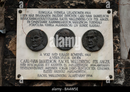 Gedenktafel für Raoul Wallenberg an der Seite des Gebäudes, das war die schwedische Botschaft Budapest, Ungarn Stockfoto