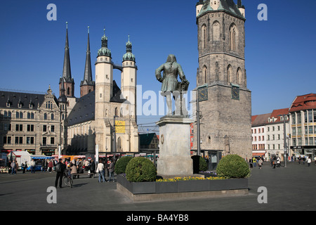 Statue von Georg Friedrich Händel, die Marktkirche und der rote Turm in Halle (Saale), Deutschland Stockfoto