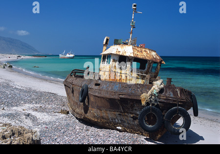 Schiffswracks oder geerdeten Schiffe auf der nördlichen Küste von Socotra oder Suqutra Insel, Jemen Stockfoto