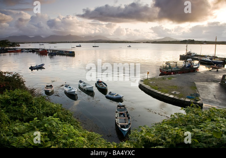 Hafen von Roundstone County Galway im Westen Irlands Stockfoto