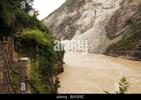 China Yunnan Provinz der Yangzi Fluss durchquert Tigersprung-Schlucht Stockfoto