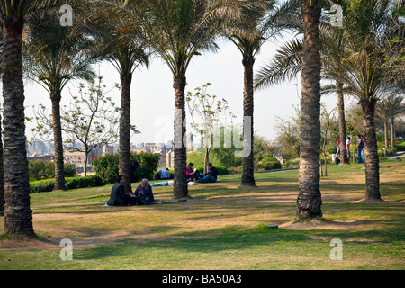 Ägypter entspannen bei al-Azhar-Park, Kairo, Ägypten Stockfoto