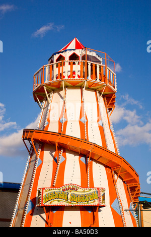 Festplatz Helter Skelter Stockfoto