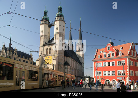 Marktplatz mit Schloss und Markt-Kirche in Halle, Deutschland; Marktkirche Und Marktschloss in Halle (Saale) Stockfoto