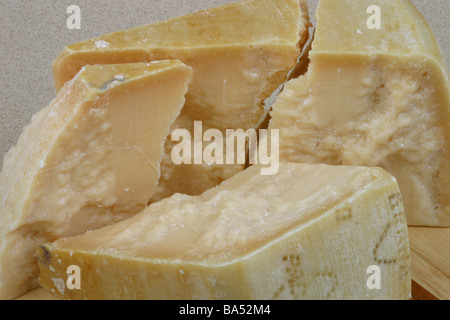 Stücke von Parmesan-Käse Stockfoto