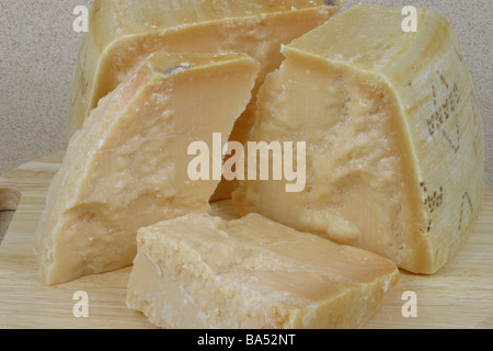 Stücke von Parmesan-Käse Stockfoto