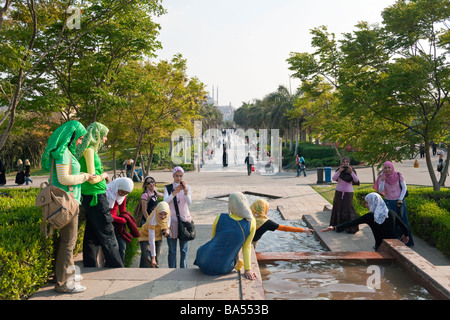 Ägypter entspannen bei al-Azhar-Park, Kairo, Ägypten Stockfoto