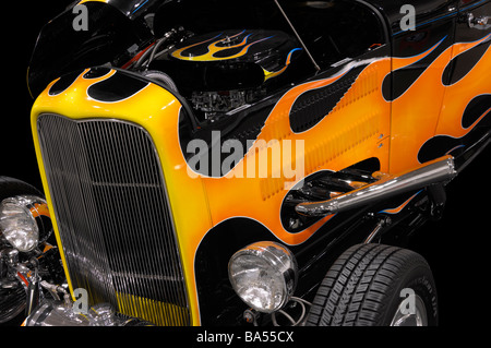 Führerschein erhältlich unter MaximImages.com - Hot Rod Oldtimer mit Feuerdesign Stockfoto