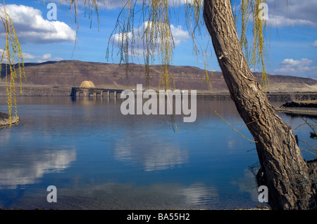 Columbia River Bridge Carrys i-90 über den Fluss von Vantage Stockfoto