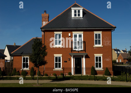 Stadthaus auf der neu errichteten Ravenswood Wohnsiedlung auf dem ehemaligen Flughafen von Ipswich, Suffolk, UK. Stockfoto