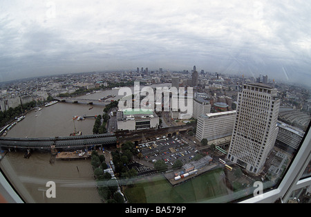 Ansicht Nord- und Ost-London und der City of London von innerhalb einer Kapsel des London Eye. Stockfoto