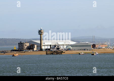 Calshot Activity Centre historische Burg und Lifeboat Station Southampton Wasser England UK Stockfoto