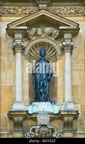 Oxford, England, Vereinigtes Königreich. Str. Johns Hochschule. Canterbury Quad (1631-36) Statue von Henrietta Maria Stockfoto