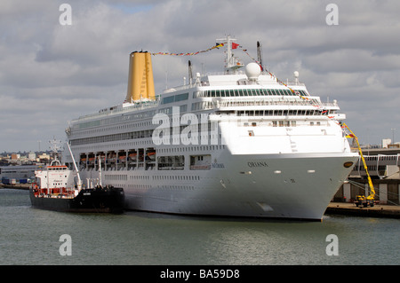 Berühmten P O Cruises Firma Oriana Kreuzfahrtschiff festgemacht in Southampton Docks südlichen England UK Stockfoto