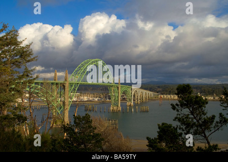 Yaquina Bay Bridge in der Nähe von Newport Oregon Westküste Stockfoto